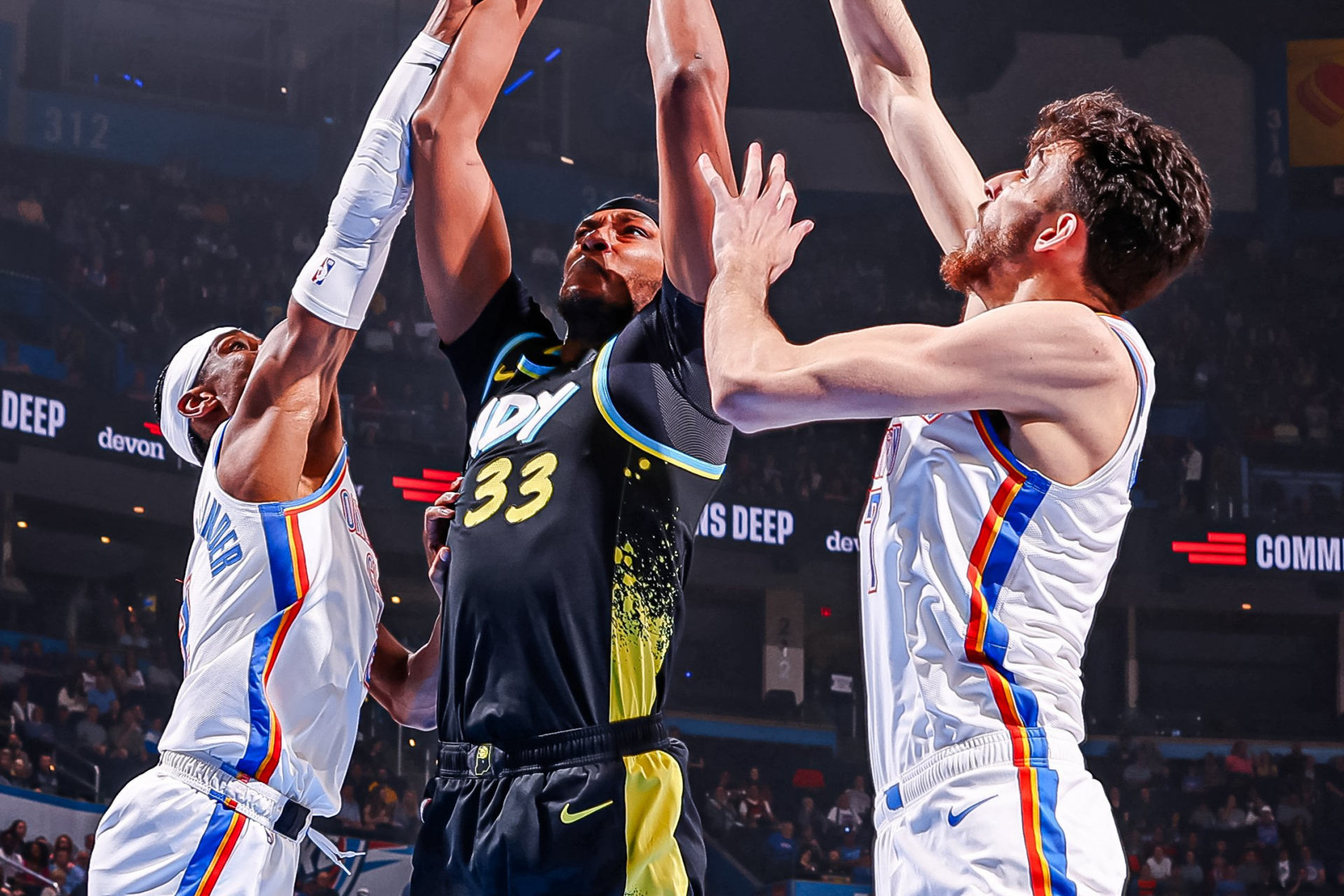 NBA季后赛激战连连，决赛对决令人期待