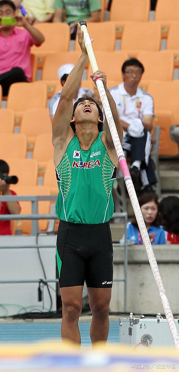 切尔西观众热烈欢呼！，凯恩迎来二十赛季出色发挥引发球迷热议的简单介绍